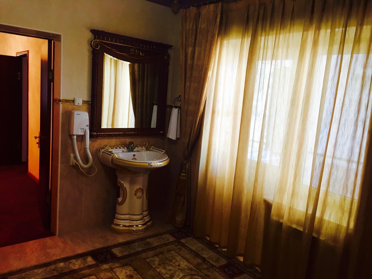 Hotel Ark Ms Taraz Eksteriør bilde
