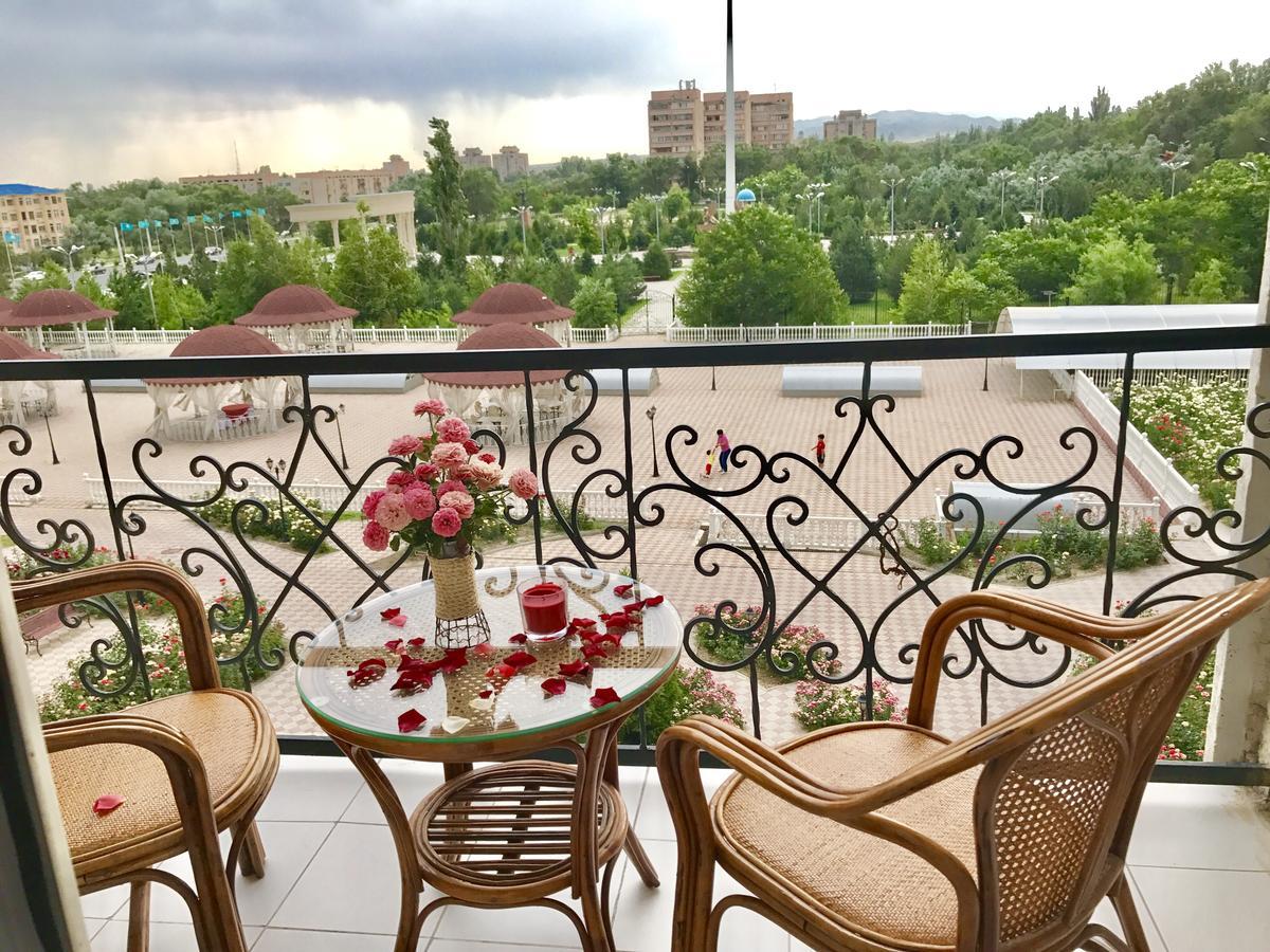 Hotel Ark Ms Taraz Eksteriør bilde